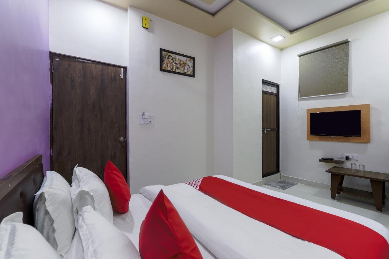 Oyo 47110 Hotel Royal Palace Naroda Eksteriør bilde