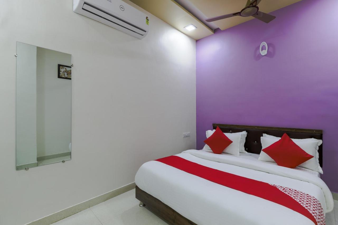 Oyo 47110 Hotel Royal Palace Naroda Eksteriør bilde