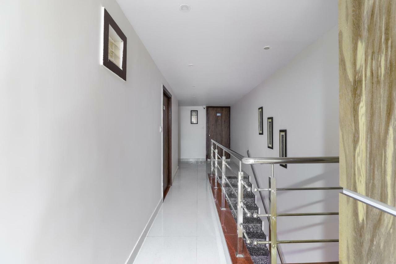 Oyo 47110 Hotel Royal Palace Naroda Eksteriør bilde