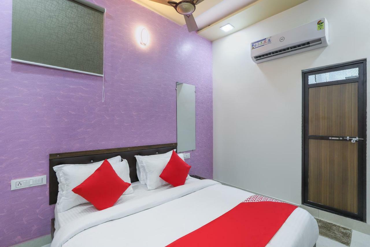 Oyo 47110 Hotel Royal Palace Naroda Eksteriør bilde