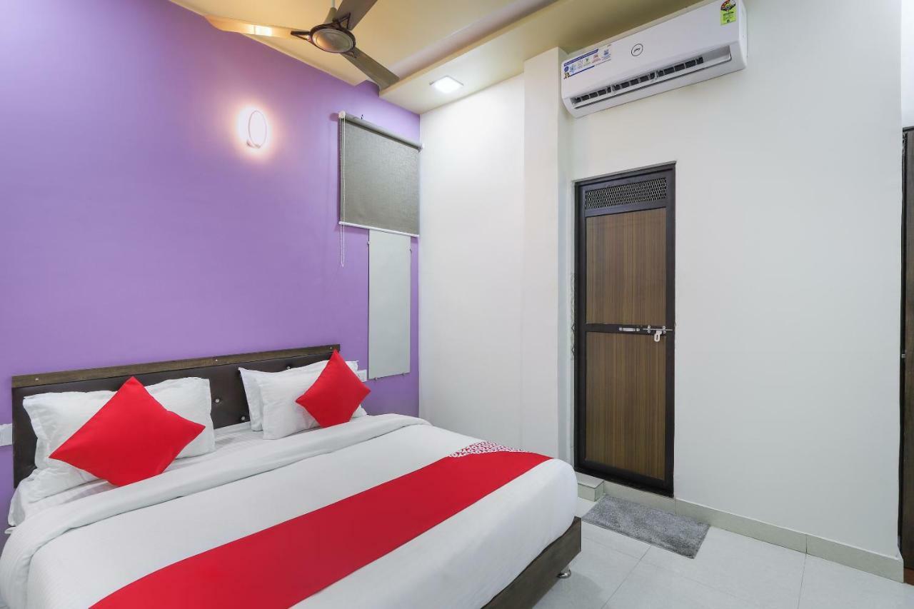 Oyo 47110 Hotel Royal Palace Naroda Eksteriør bilde