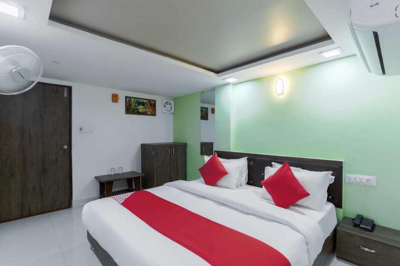 Oyo 47110 Hotel Royal Palace Naroda Eksteriør bilde