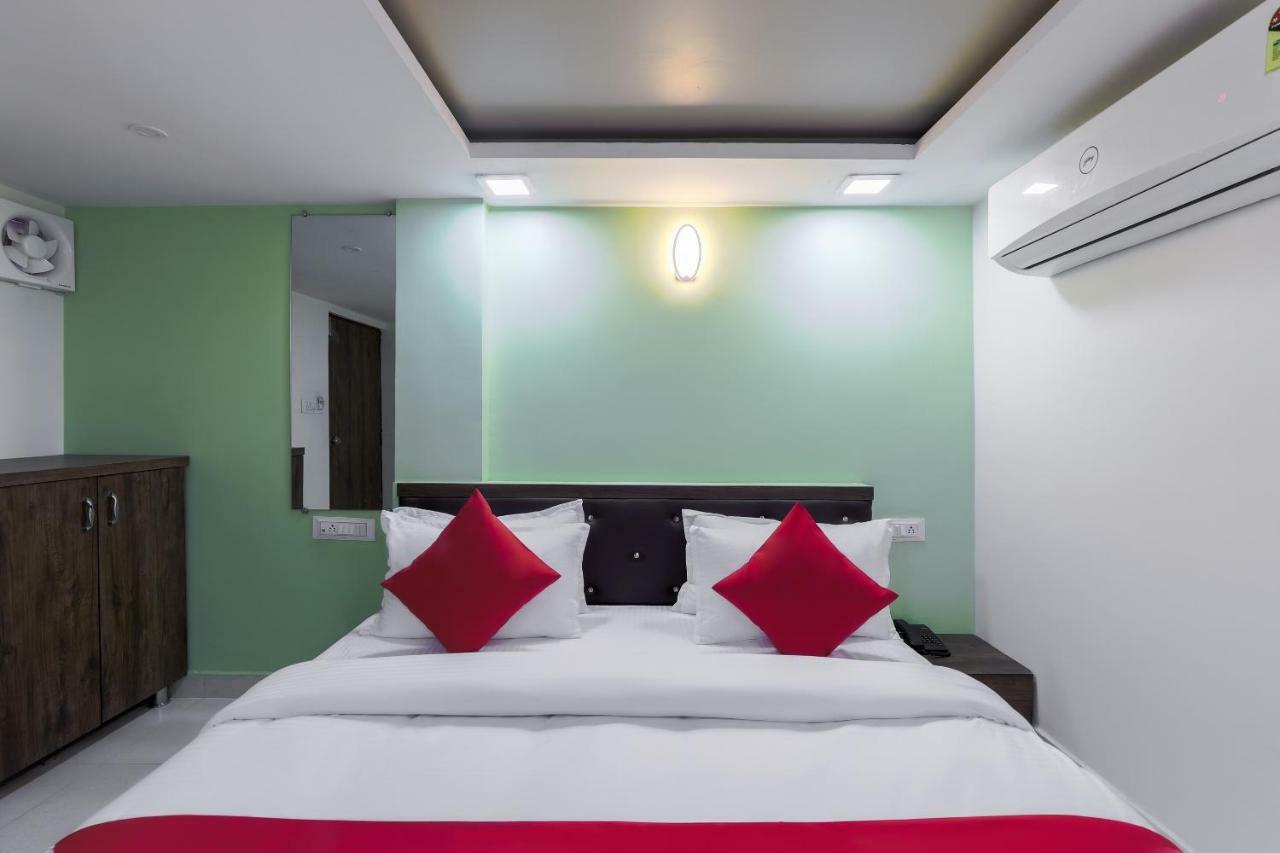 Oyo 47110 Hotel Royal Palace Naroda Eksteriør bilde